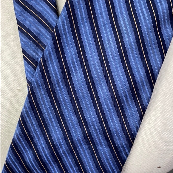 ‼️CLOSET CLOSING‼️ - Picture 2 of 3